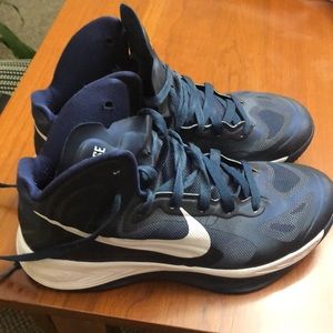 Men’s Nike Hyperfuse Basketball Sneakers